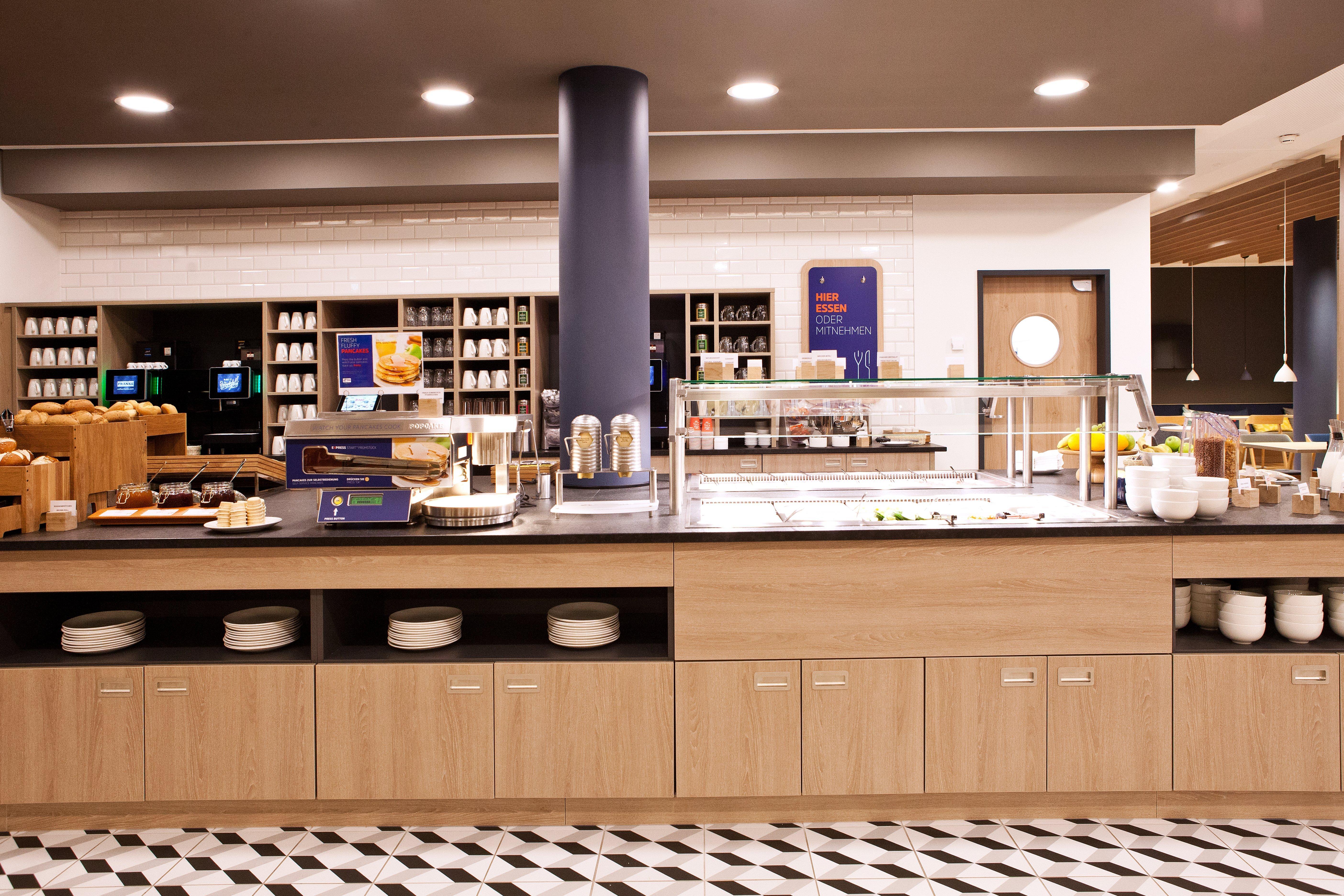 Holiday Inn Express - Lustenau Bagian luar foto