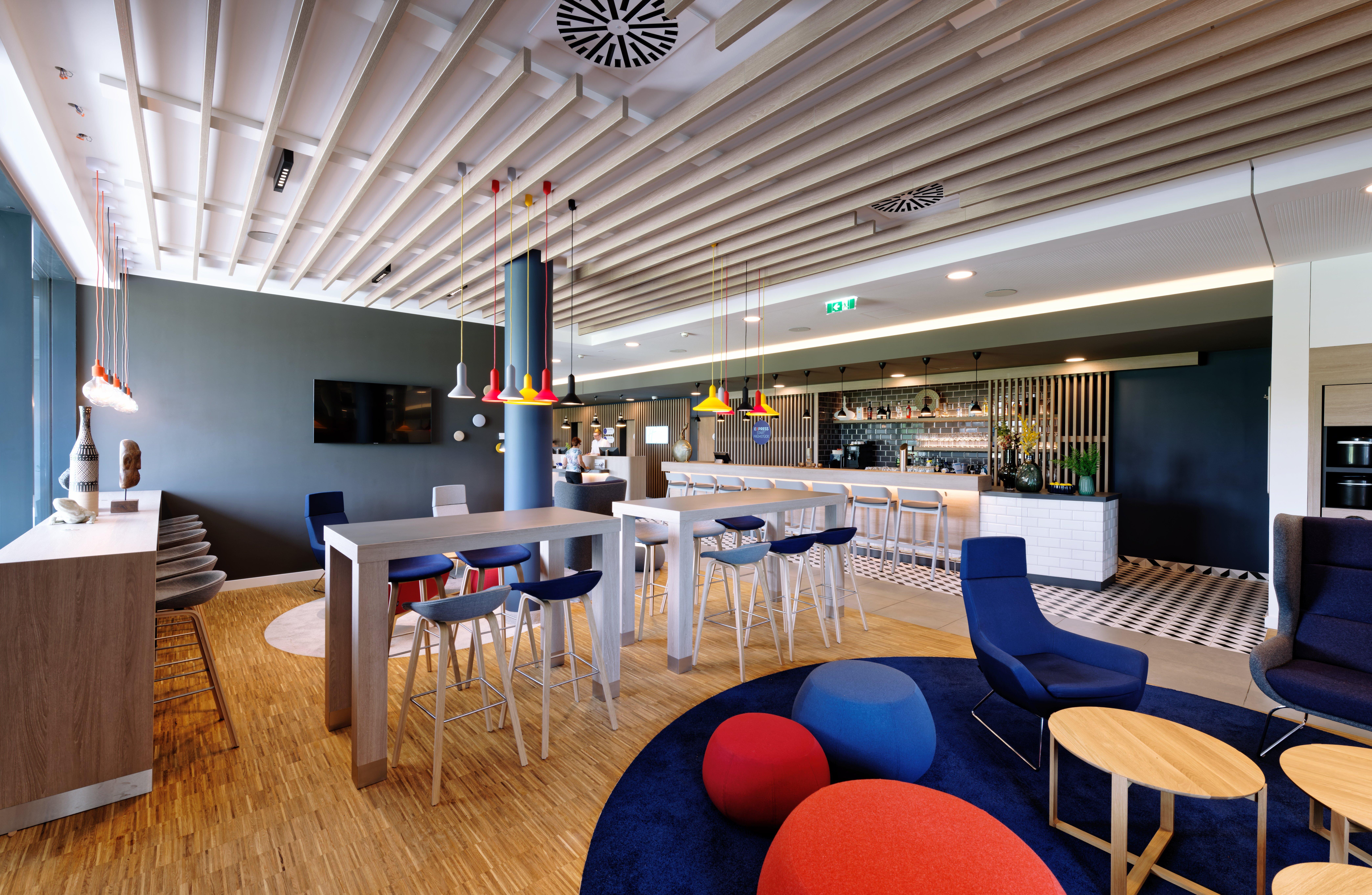 Holiday Inn Express - Lustenau Bagian luar foto