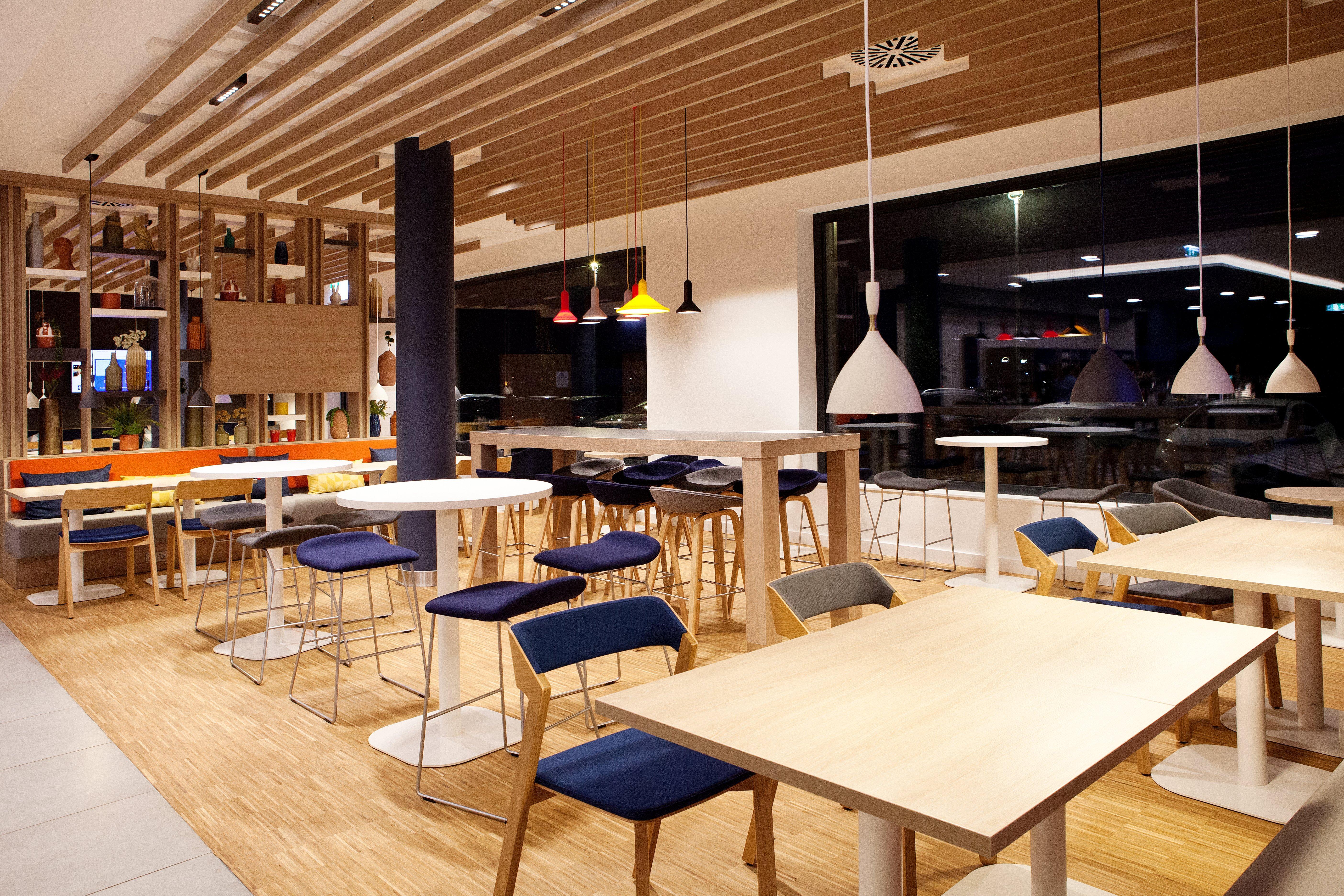 Holiday Inn Express - Lustenau Bagian luar foto